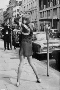 La modelo Pattie Boyd. Brook Street, Mayfair,